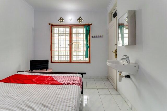 Cover Image for OYO 90014 Green House Cipanas