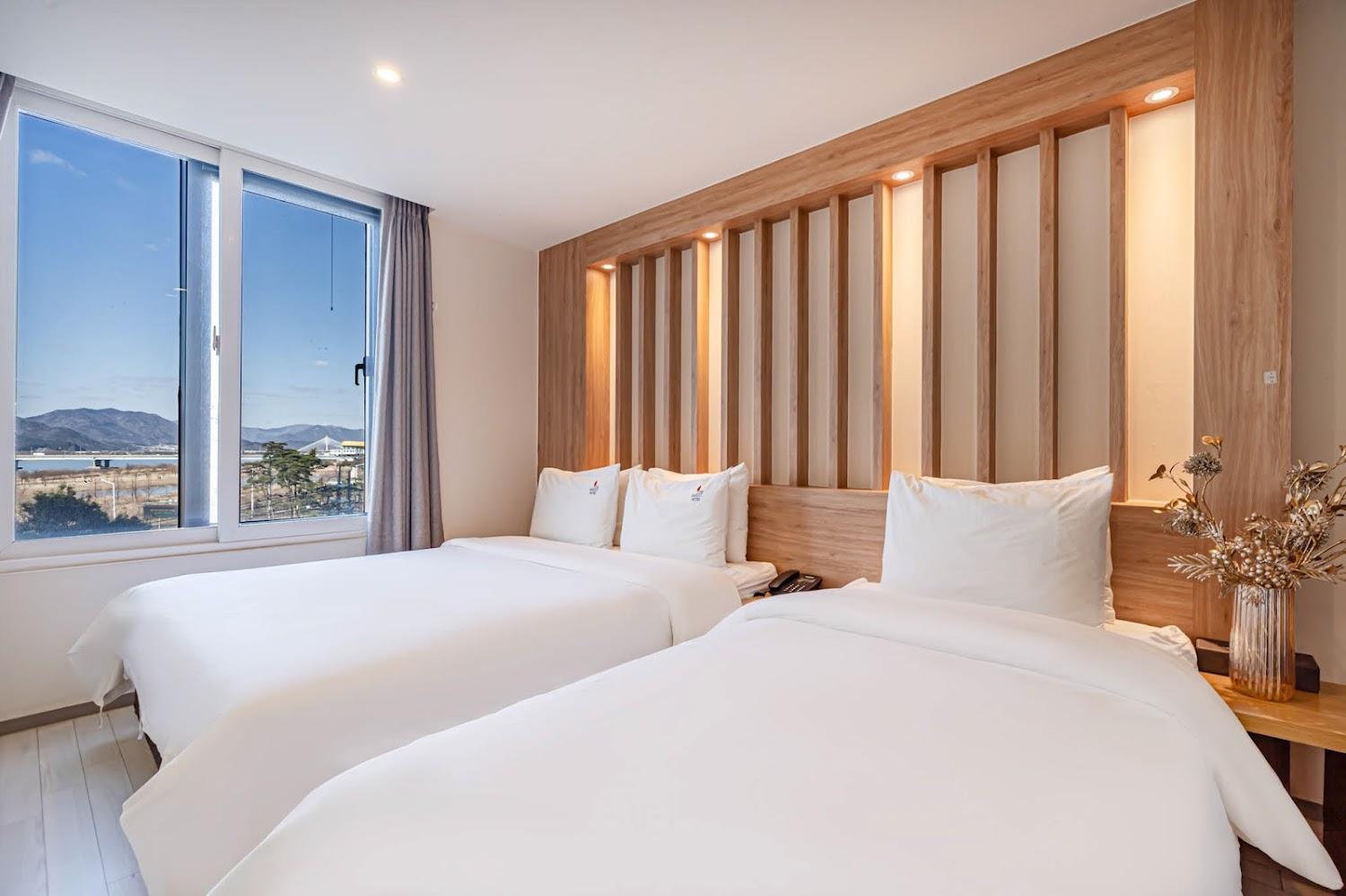 Cover Image for BON HOTEL