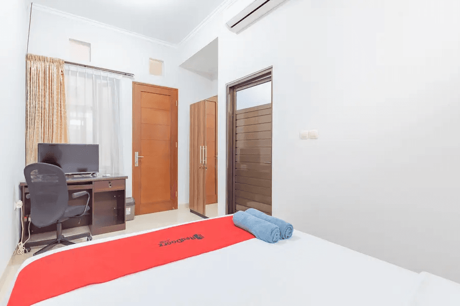 Cover Image for Reddoorz near Kiara Artha Park