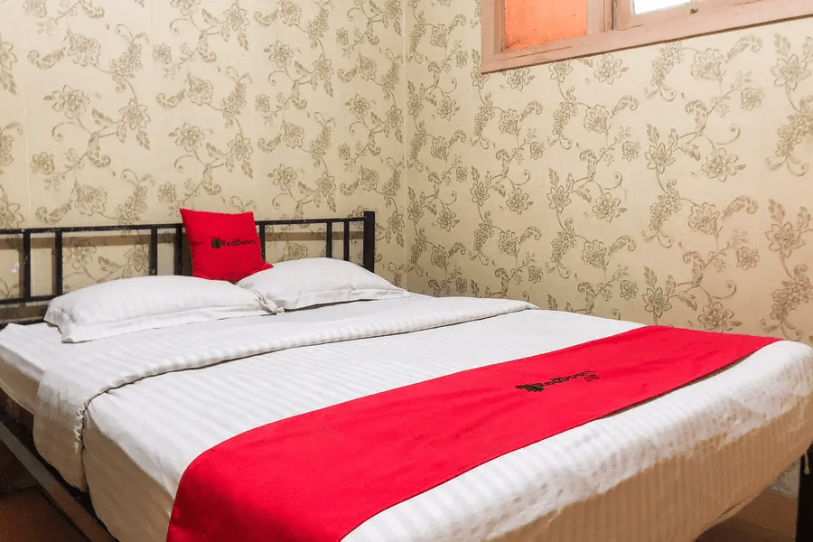 Cover Image for RedDoorz near RS Siloam Karawaci