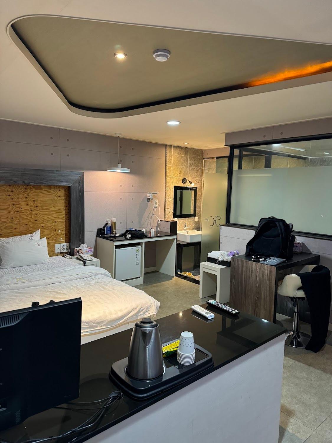 Cover Image for Huen Hotel