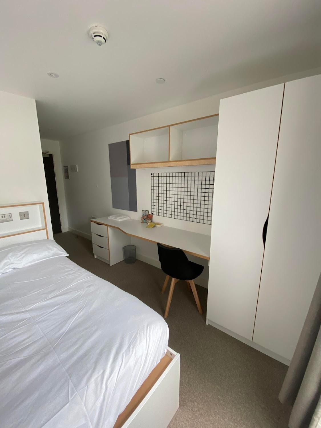 Cover Image for Zeni Ensuite, in Colchester