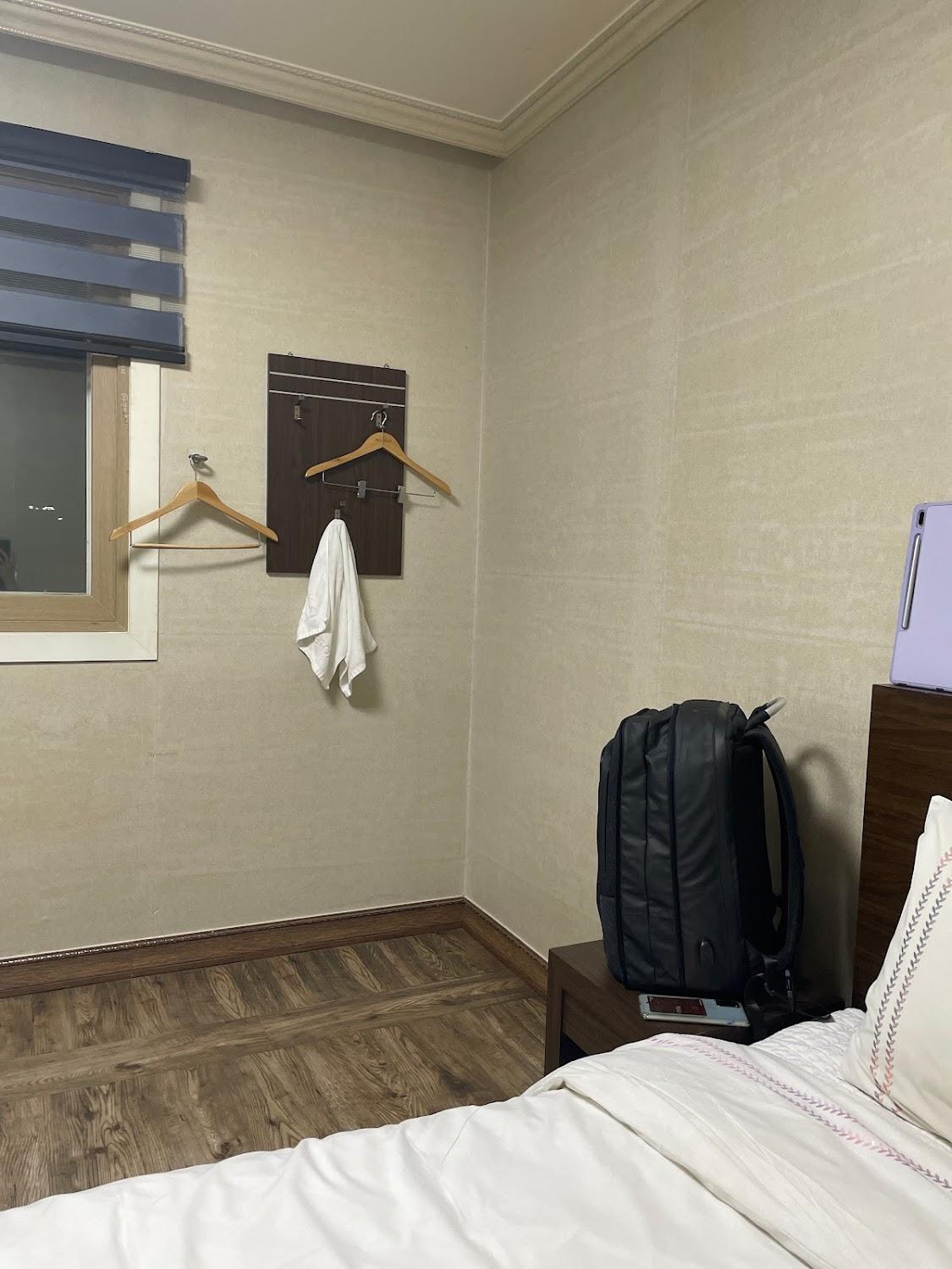 Cover Image for Midas Motel