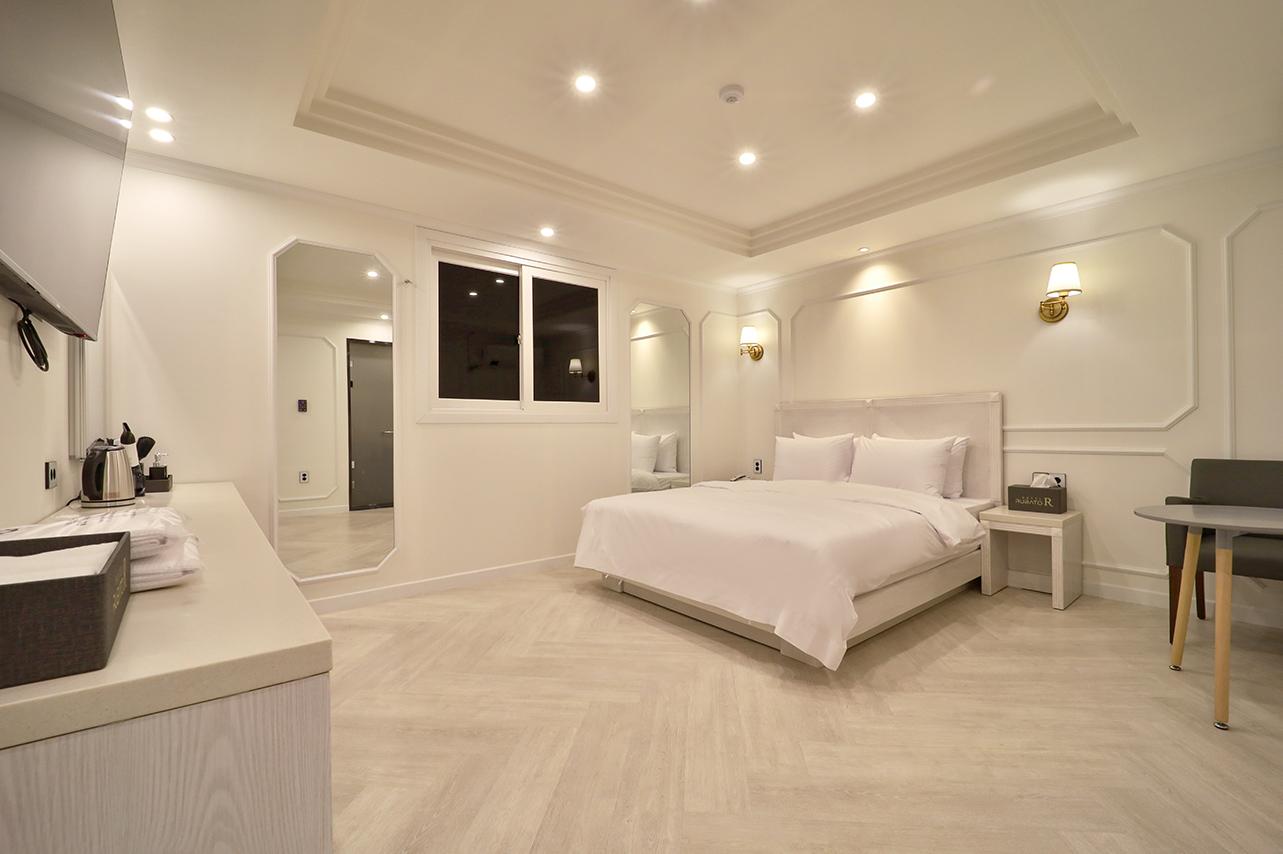 Cover Image for Hotel Rubato