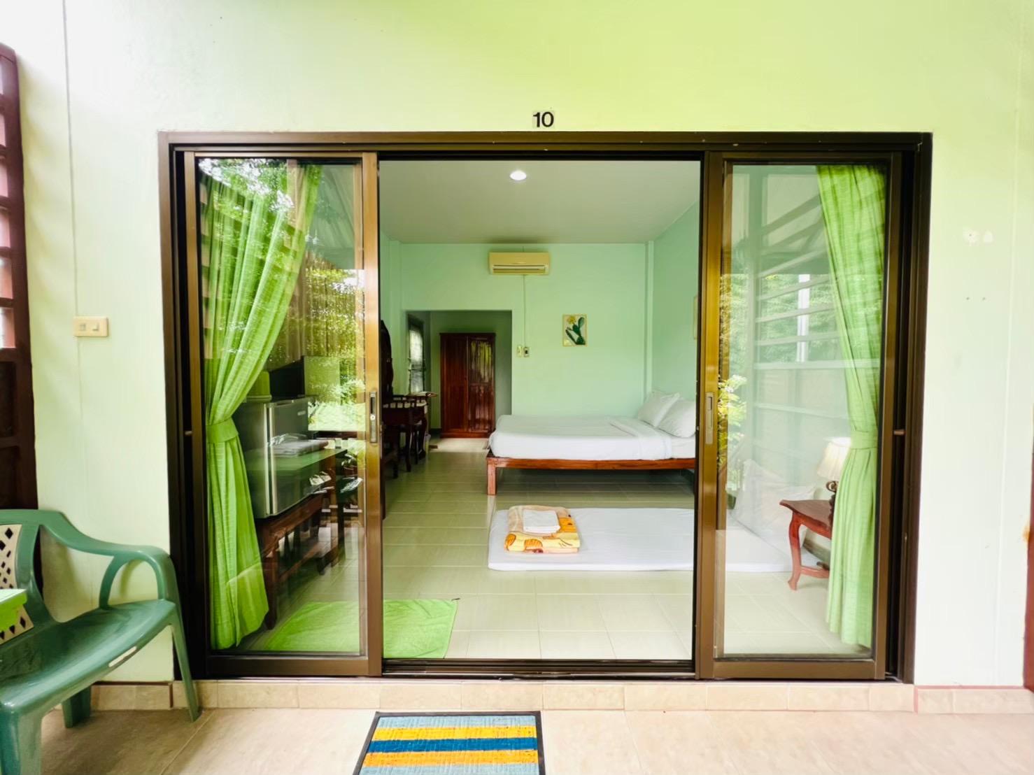 Cover Image for บ้านชมทะเลรีสอร์ท Baan Chom Talay Resort Samaesarn