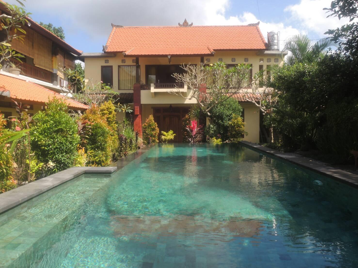 Cover Image for Putu In House