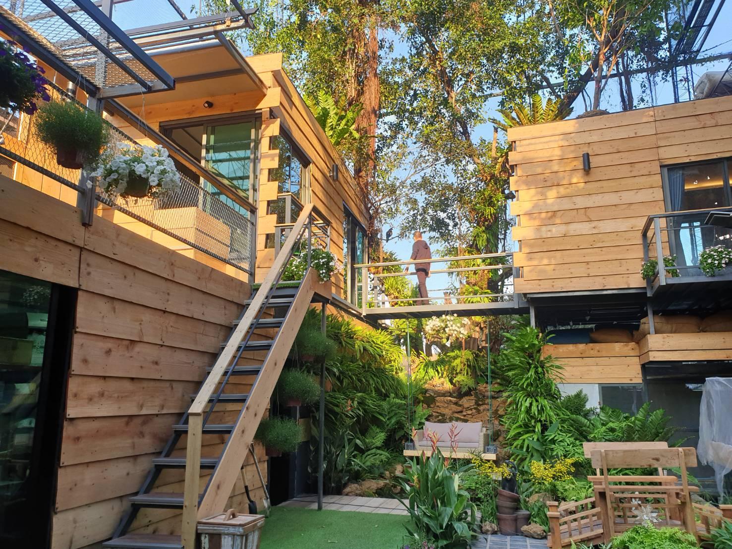 Cover Image for Ảnh At a glance