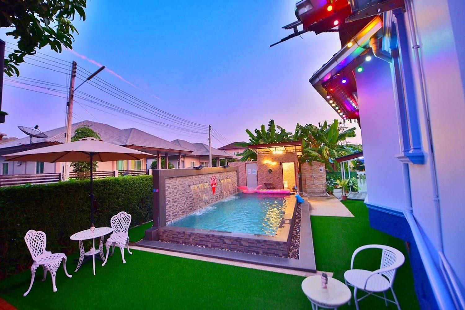Cover Image for รุ่งเรือง พูลวิลล่า (Rungrueang Pool Villa)