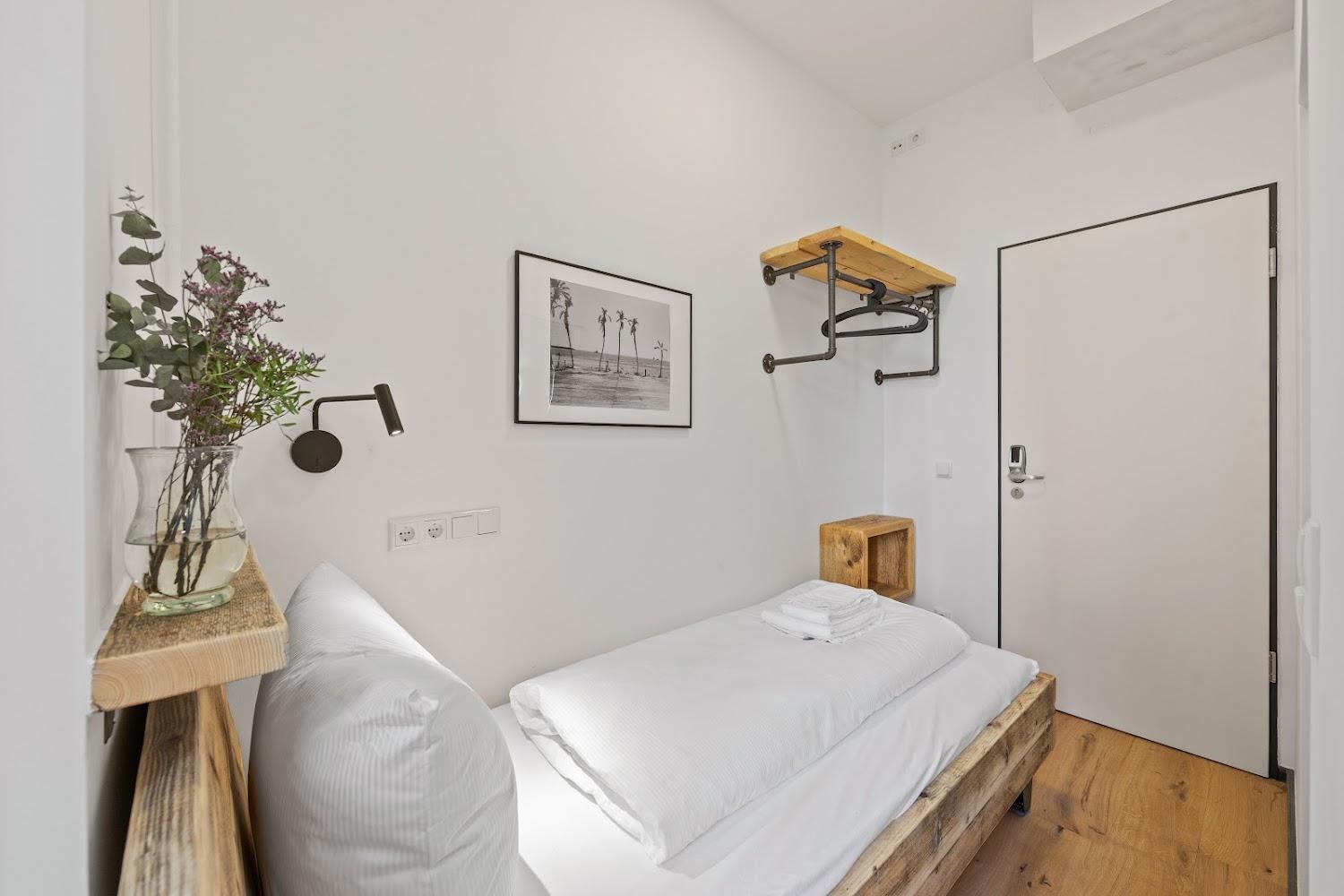 Cover Image for HOTEL Comenius
