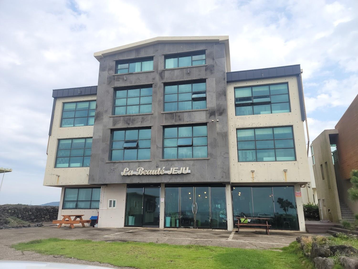 Cover Image for La Beaute Jeju
