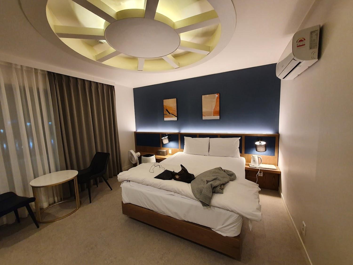 Cover Image for Gallery Hotel
