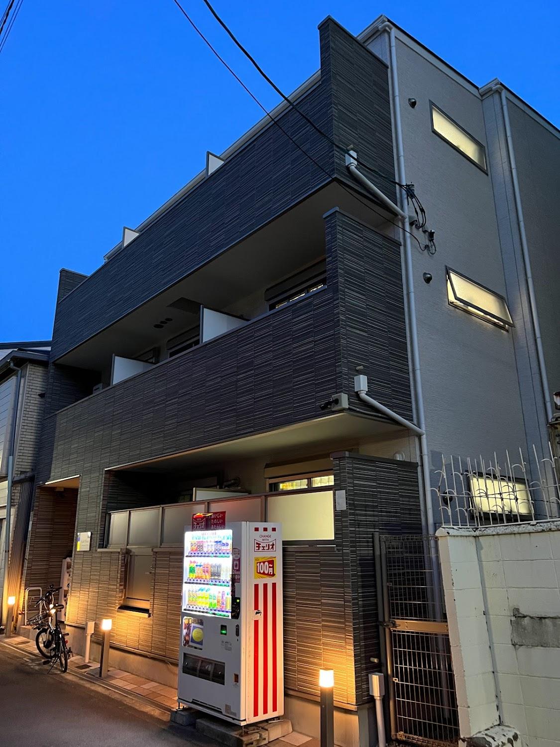 Cover Image for KAKI HOUSE