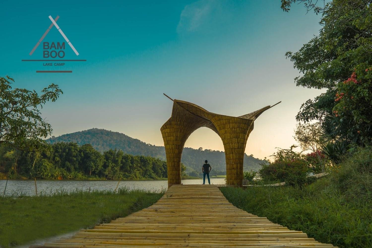 Cover Image for Bamboo Lakeside
