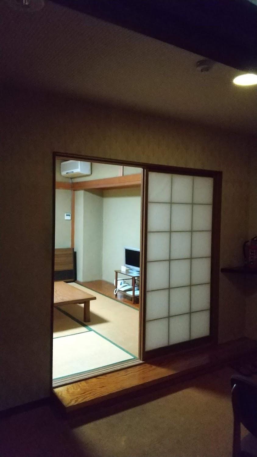 Cover Image for Marunouchi Hotel