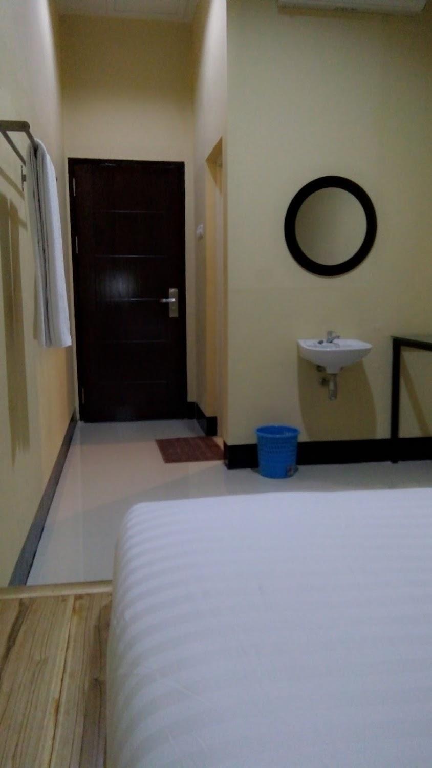 Cover Image for RedDoorz @ G Hotel Luwuk