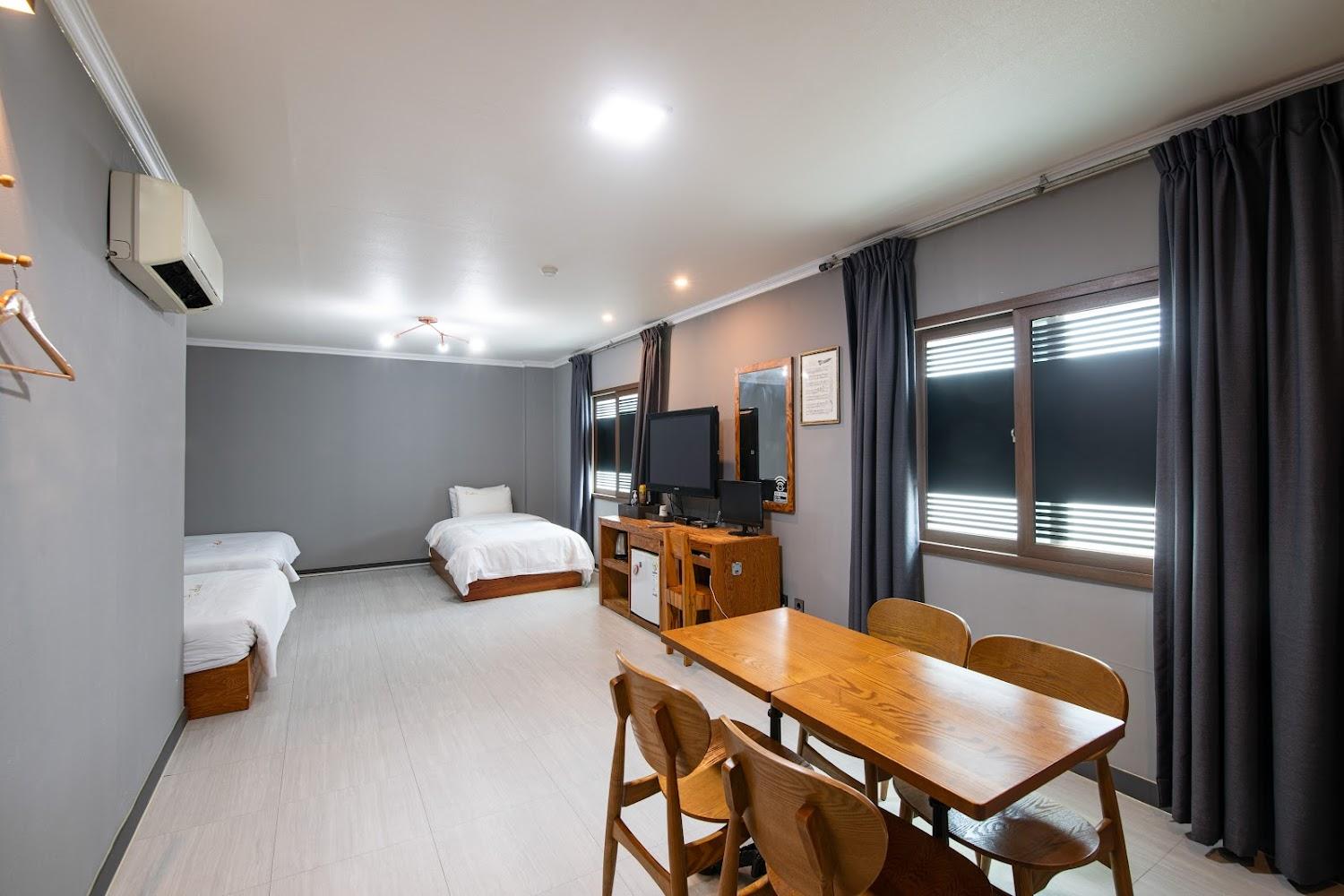 Cover Image for Palace Tourist Hotel