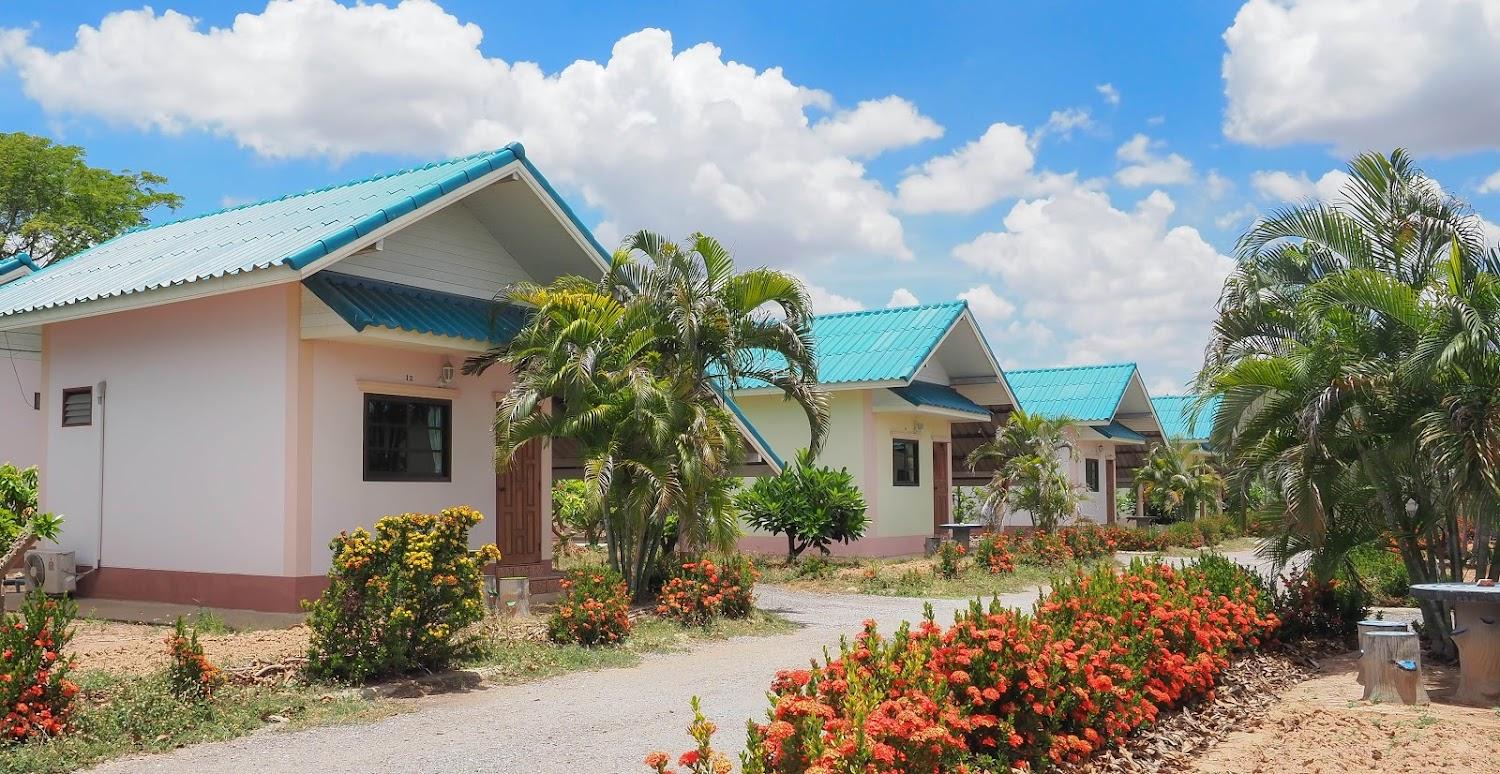 Cover Image for Dee Dee Resort