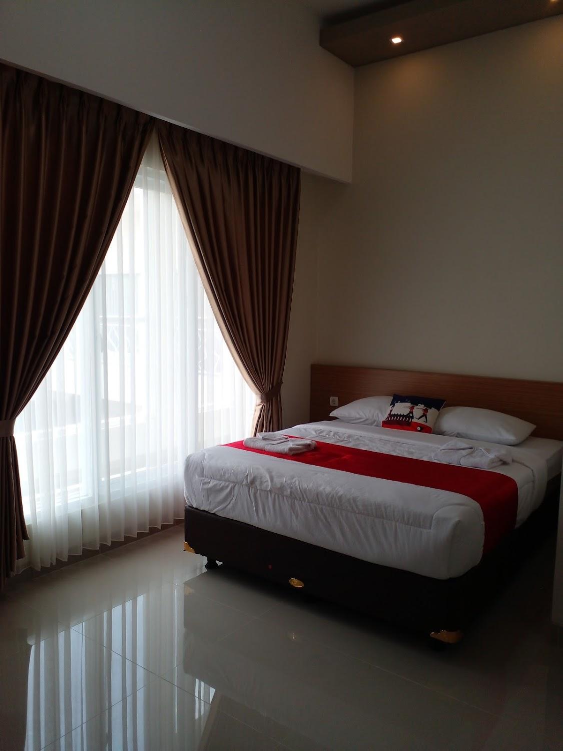 Cover Image for Setuju Hotel