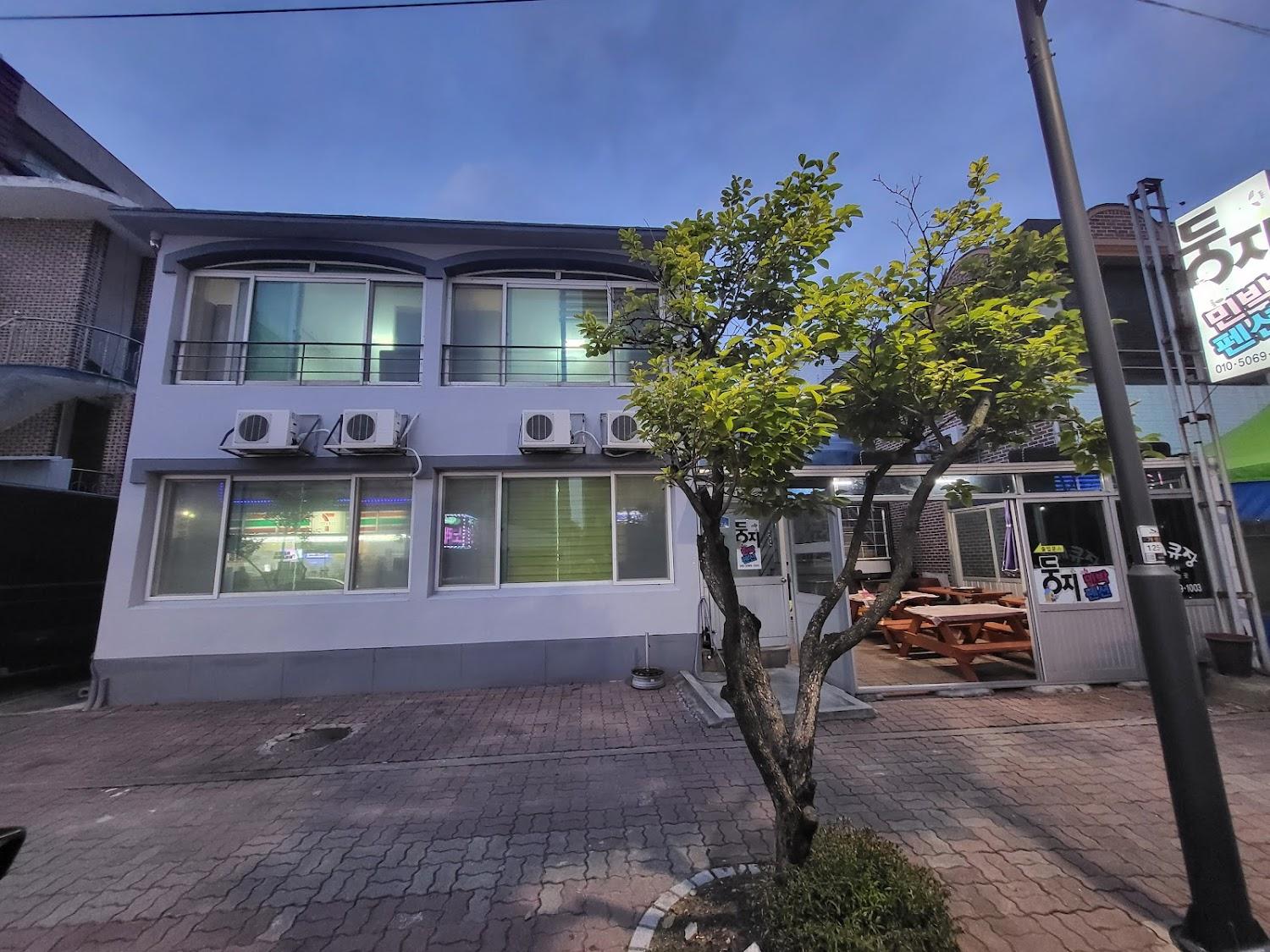 Cover Image for 둥지민박
