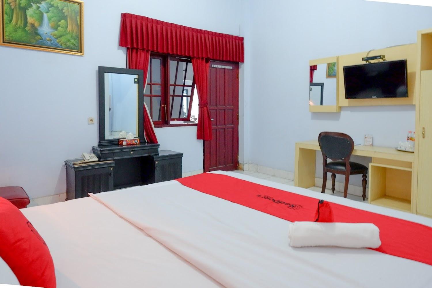 Cover Image for RedDoorz Plus Syariah near Stasiun Pekalongan 2