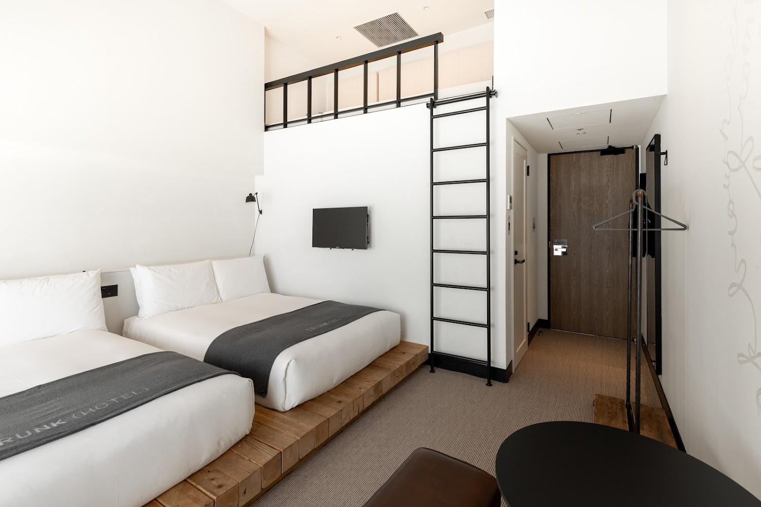 Cover Image for TRUNK HOTEL