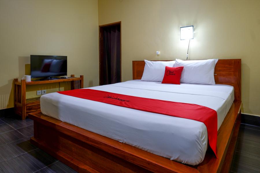 Cover Image for RedDoorz Plus near Pantai Melase Lombok