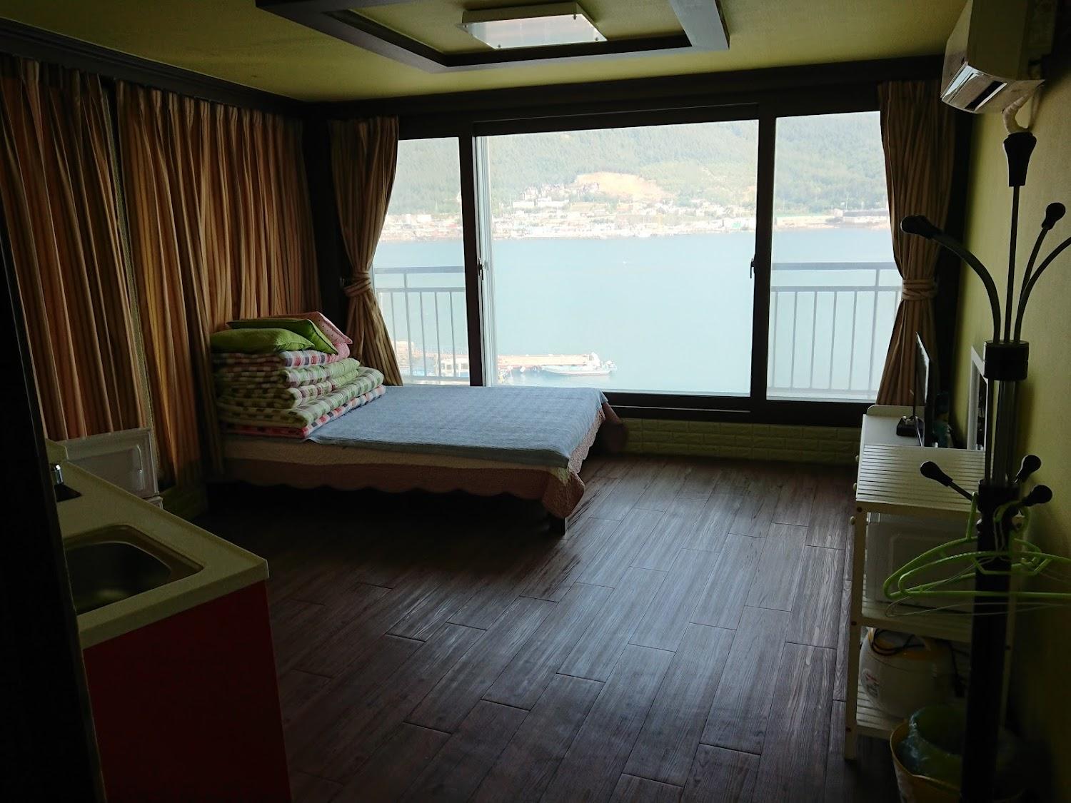 Cover Image for 갯바위펜션