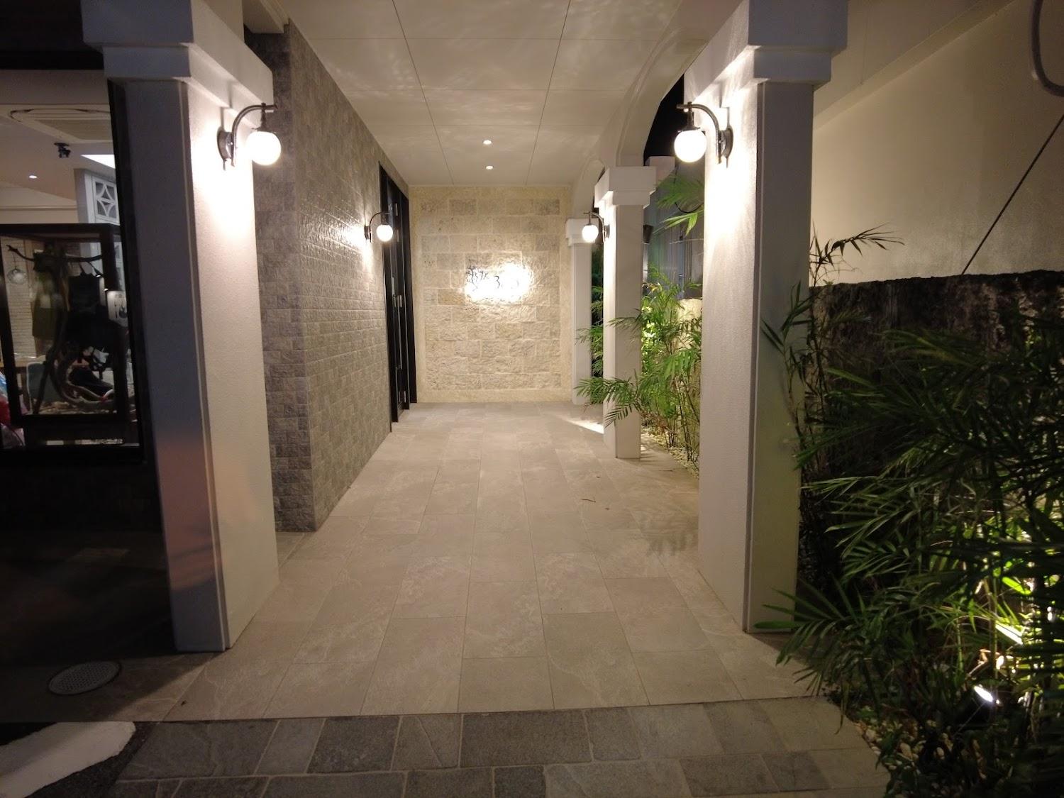 Cover Image for Hotel 385