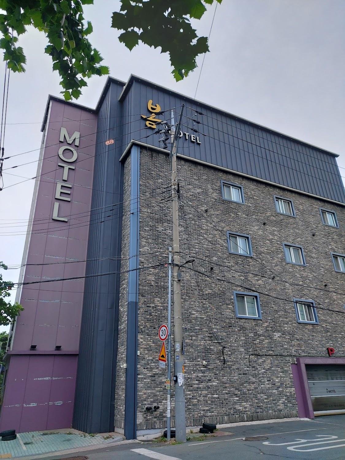 Cover Image for Bom Motel