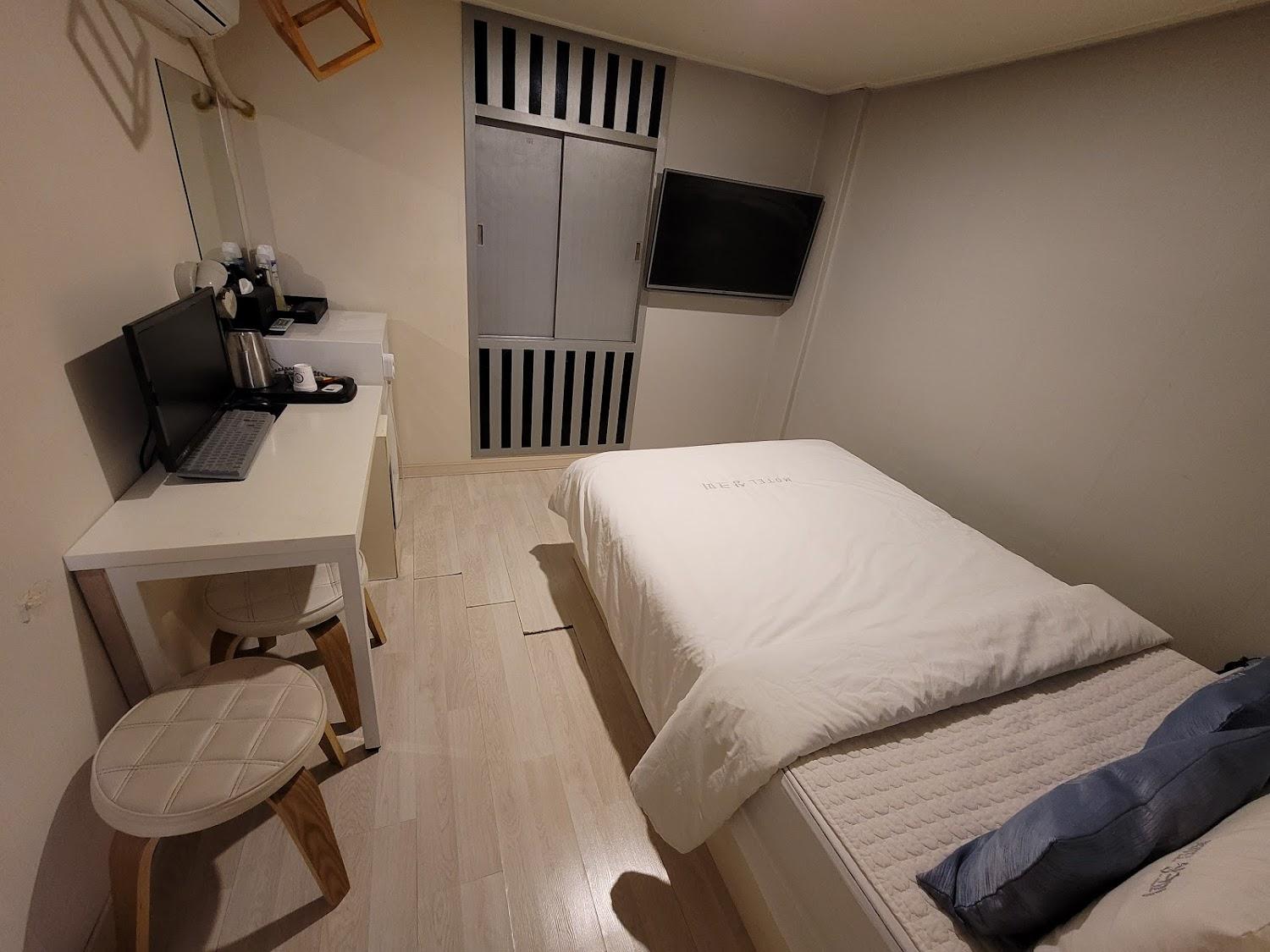 Cover Image for 상큼한모텔