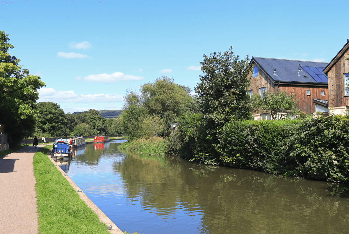 Cover Image for The Cru Houseboats