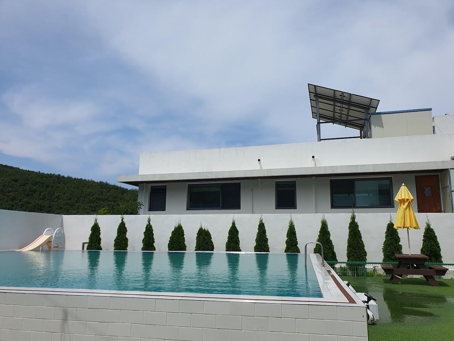 Cover Image for Geoje Forest-moring Spa Pension