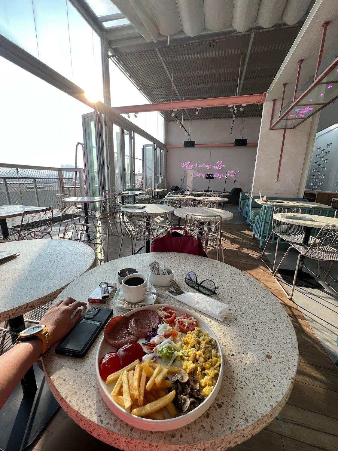 Cover Image for Lenora Hotel