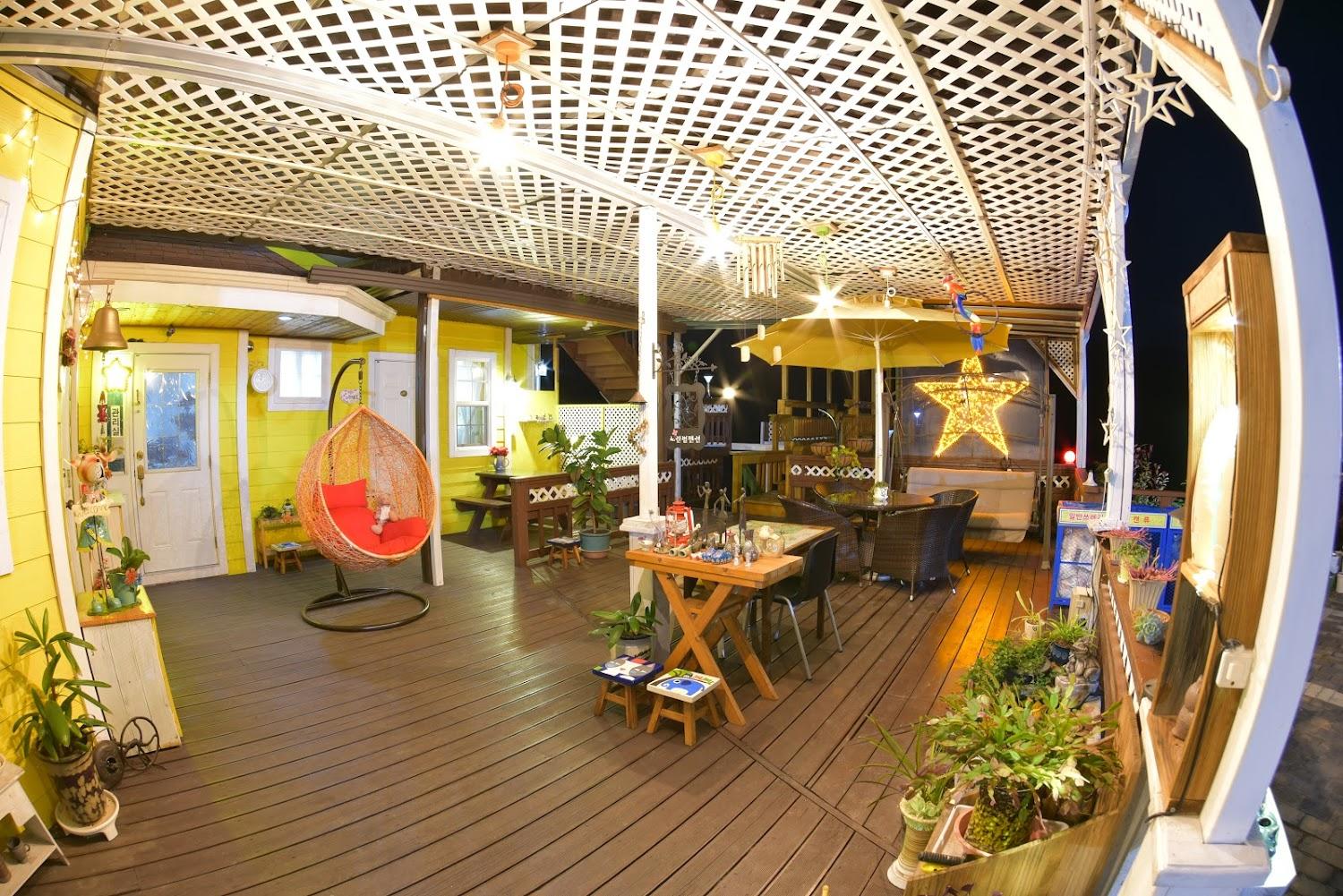 Cover Image for 노란별펜션 (Yellowstar Pension)