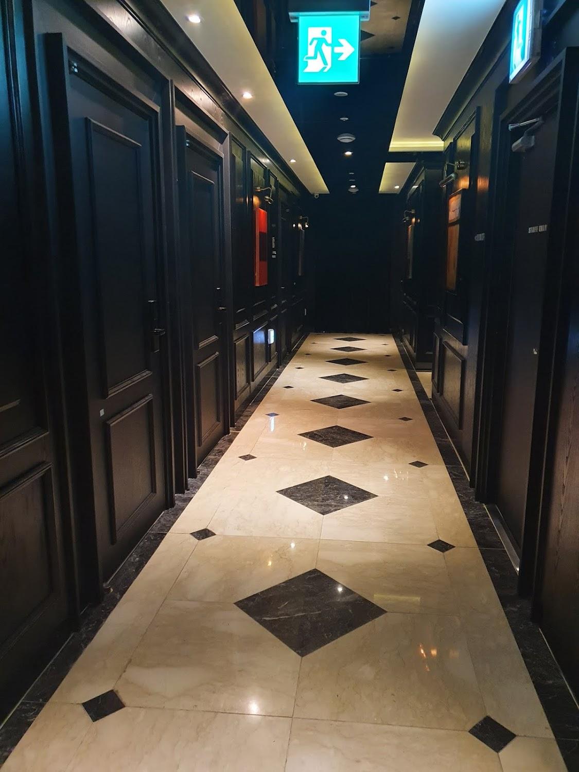 Cover Image for Astro Hotel