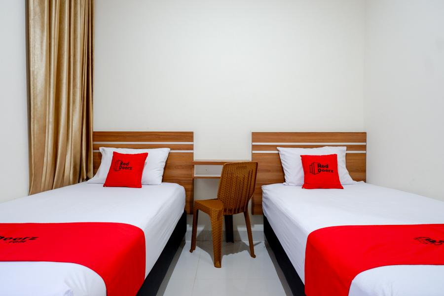 Cover Image for RedDoorz near Living Plaza Purwokerto