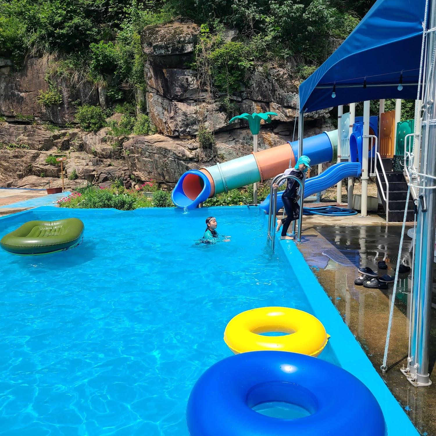 Cover Image for Yangpyeong Son's Rock Pension