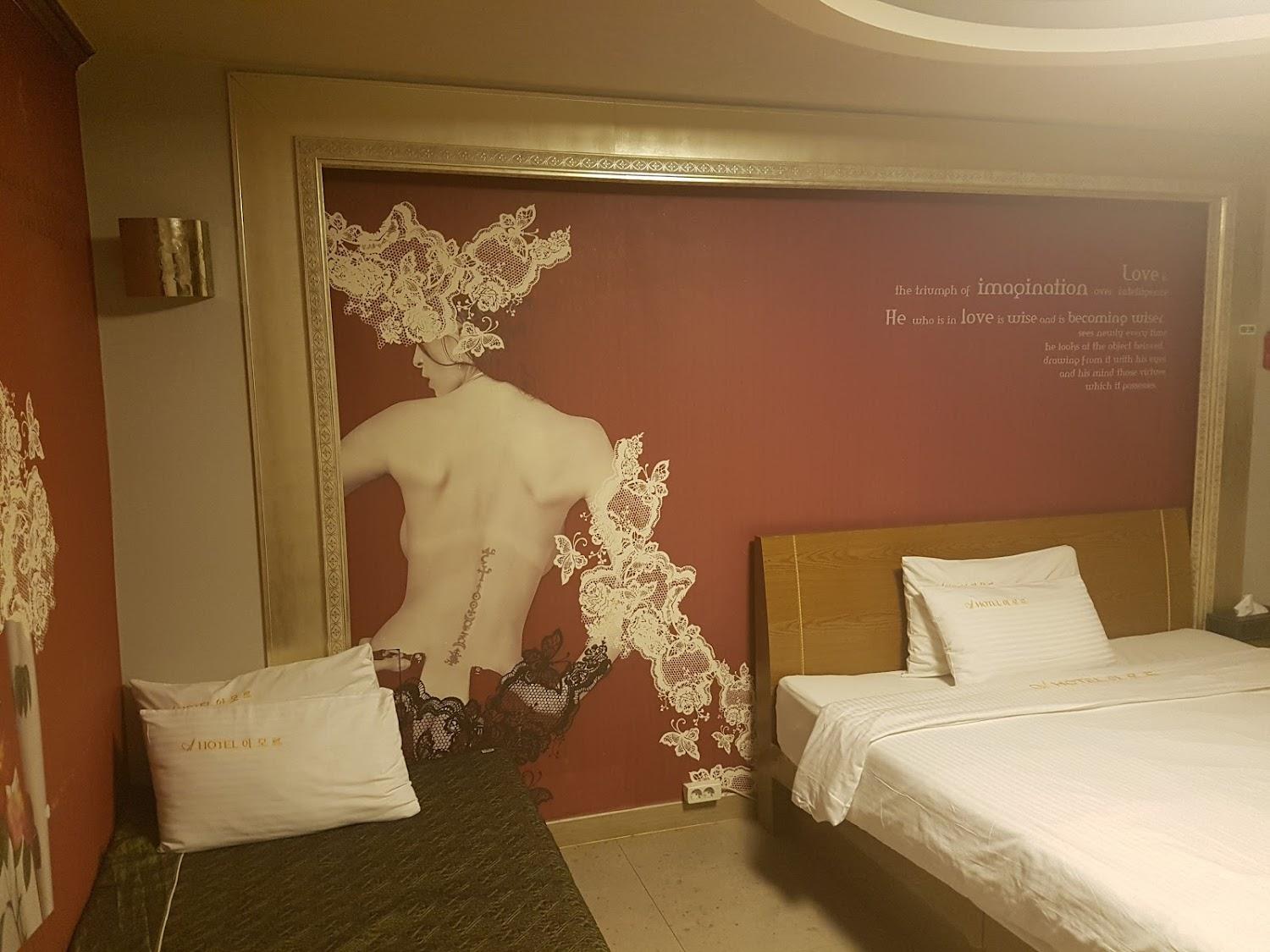 Cover Image for Amor Hotel