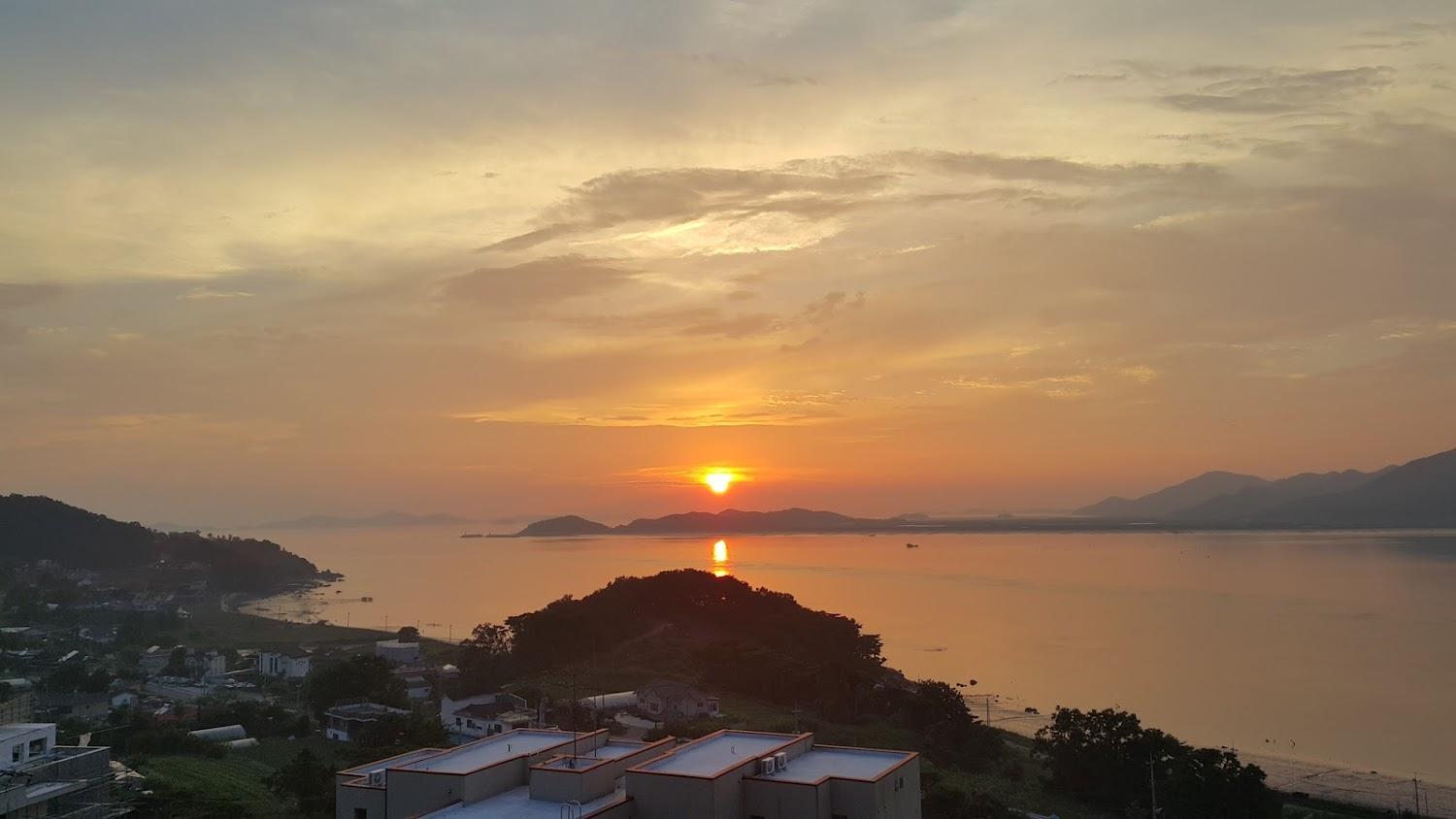 Cover Image for 태양의해변 (Ganghwadong Sun Coast Pension)