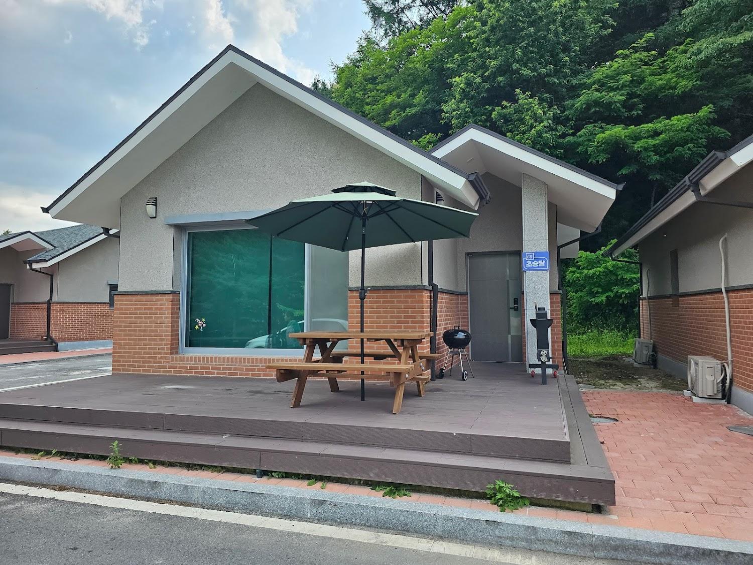 Cover Image for 명월펜션