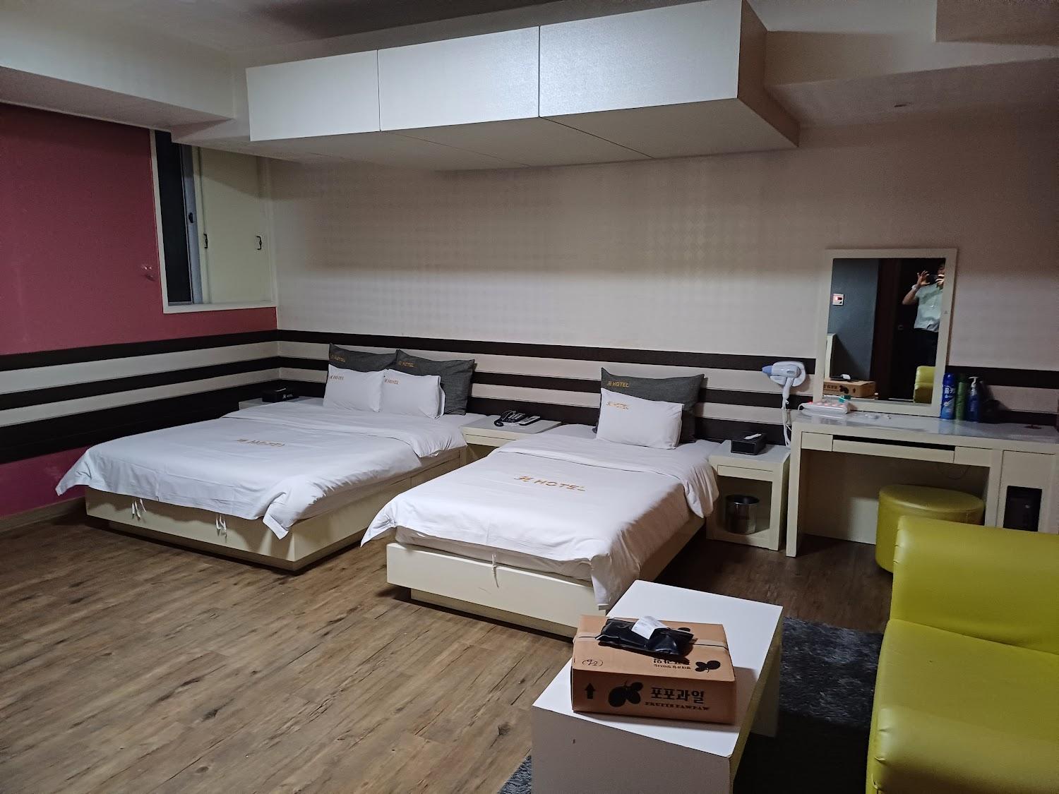 Cover Image for H Motel