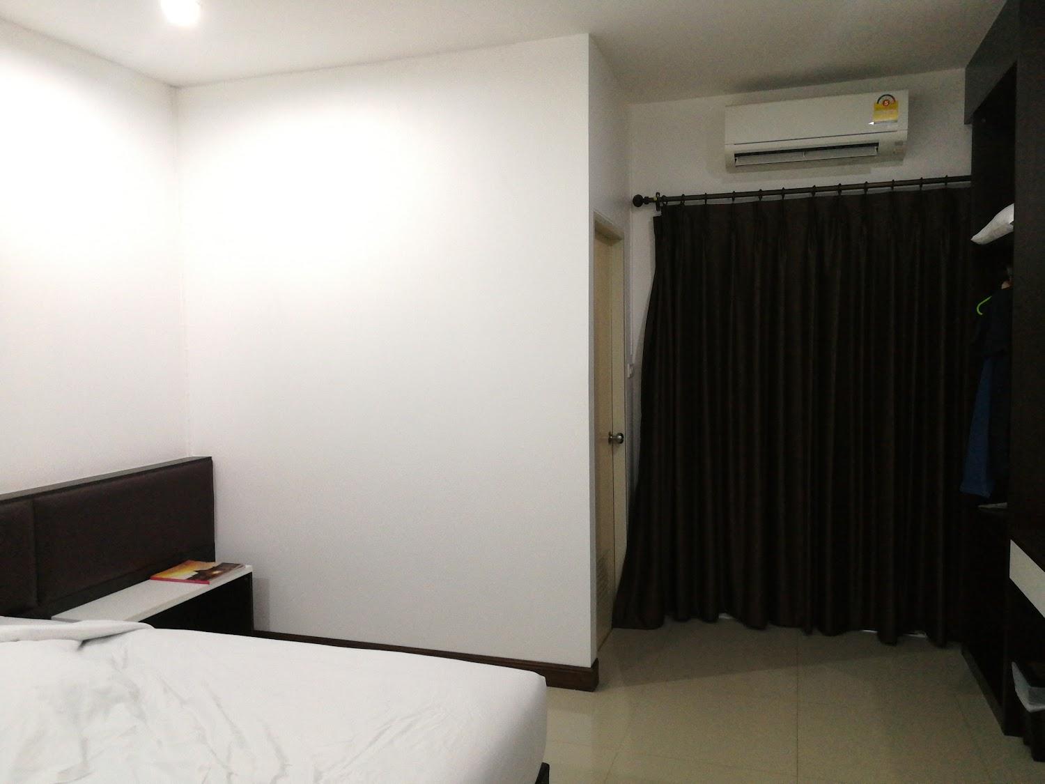 Cover Image for Np Hotel