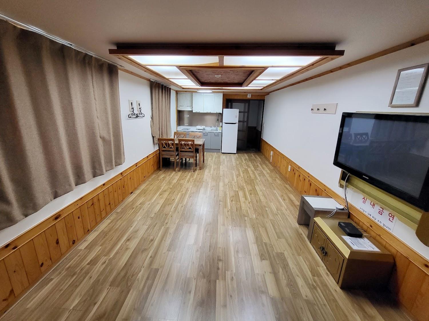 Cover Image for 해둥실펜션