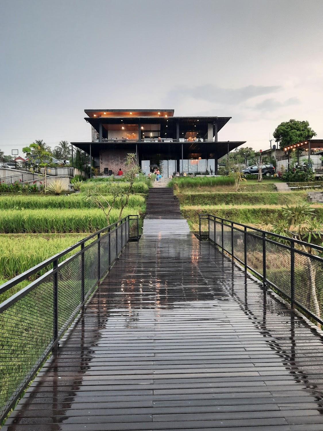 Cover Image for Lenirra Villa and Resto