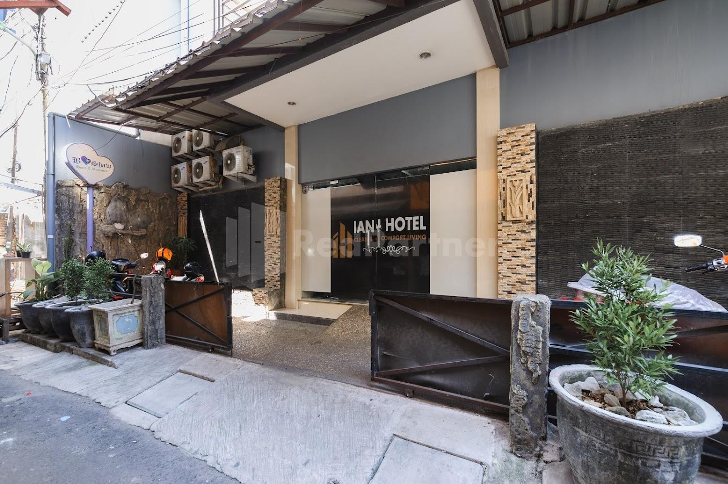 Cover Image for Ian Hotel Jaksa Mitra RedDoorz