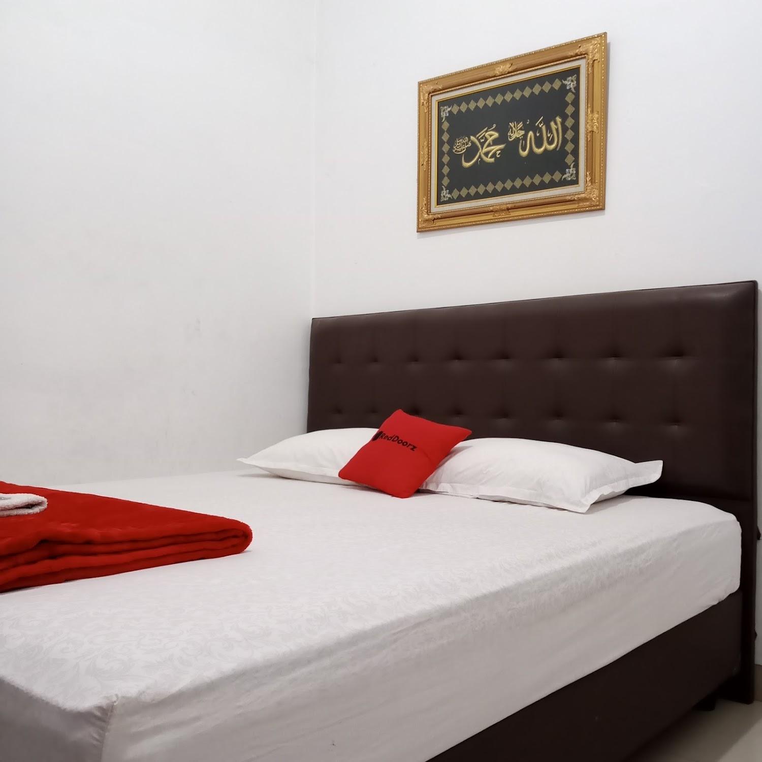 Cover Image for RedDoorz Syariah near Universitas Muhammadiyah Surakarta