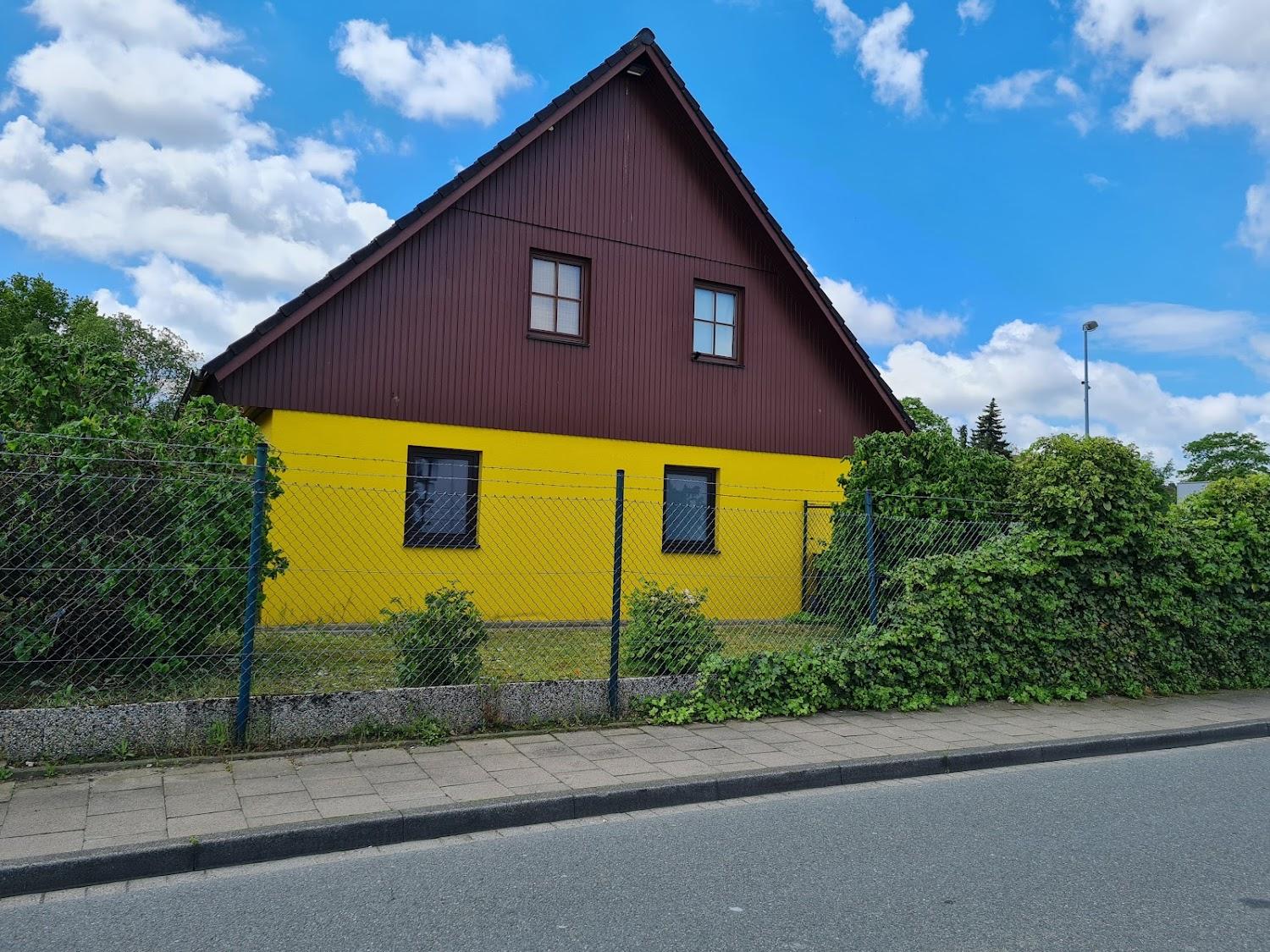 Cover Image for Yellow House