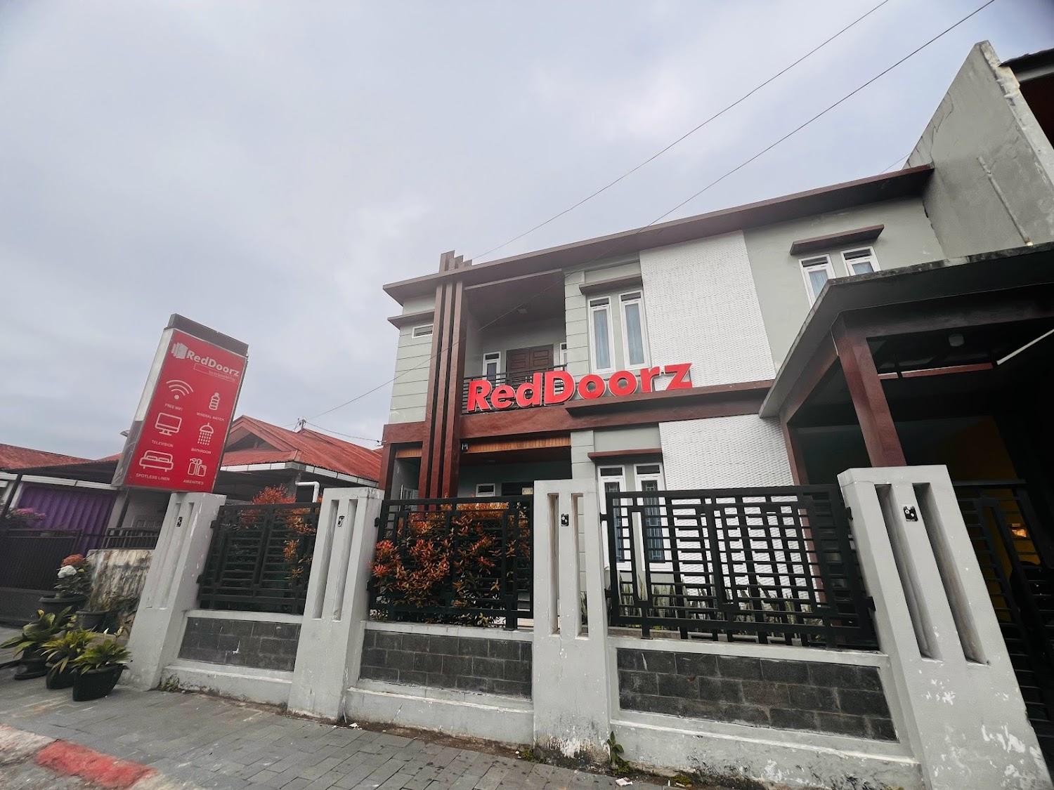Cover Image for Reddoorz Syariah near Jam Gadang Bukittinggi 2