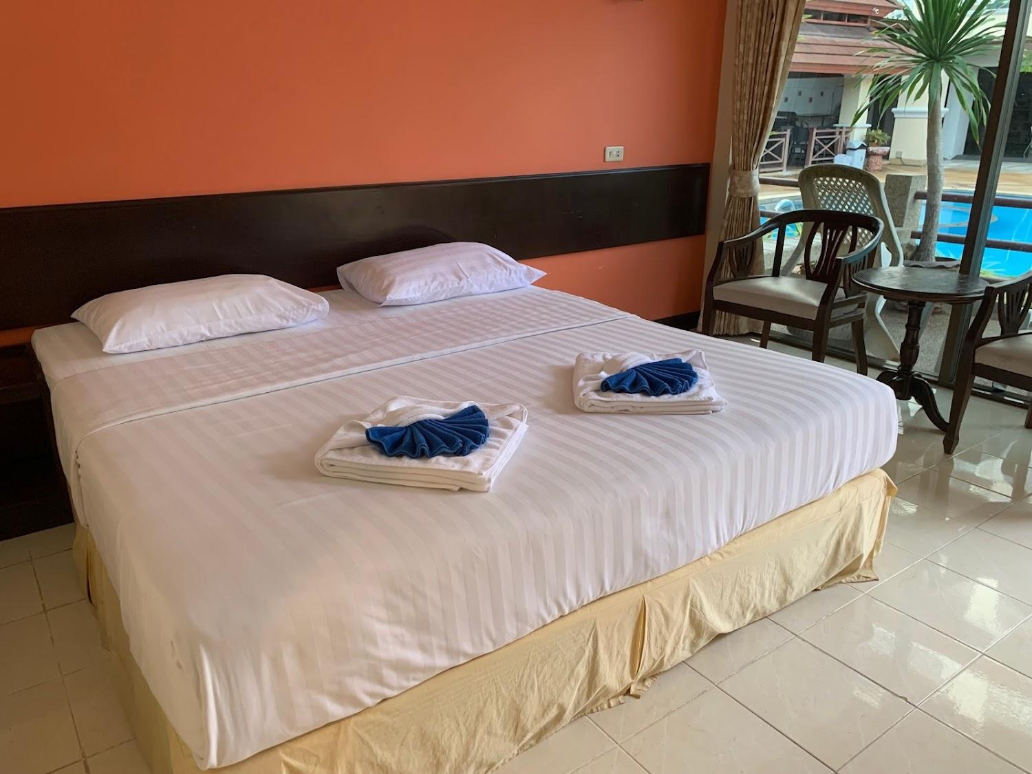 Cover Image for Jed Pee Nong Hotel