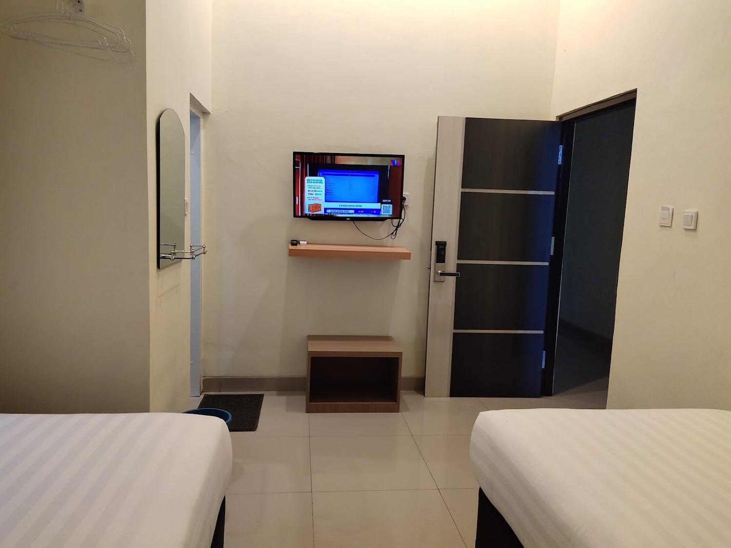 Cover Image for SR HOTEL
